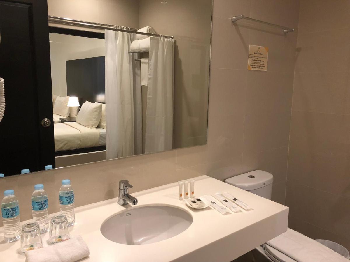 Pina Suites Ormoc Bagian luar foto